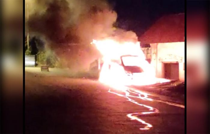Mobil Box Terbakar di Jabon Sidoarjo, Sopir Selamat