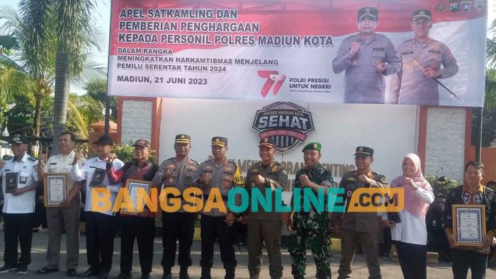 Polres Madiun Kota Revitalisasi Keberadaan Satkamling Jelang Pemilu 2024 Polres Madiun Kota Revitalisasi Keberadaan Satkamling Jelang Pemilu 2024