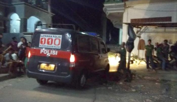 Densus 88 Amankan Satu Keluarga Terduga Teroris di Lamongan Densus 88 Amankan Satu Keluarga Terduga Teroris di Lamongan