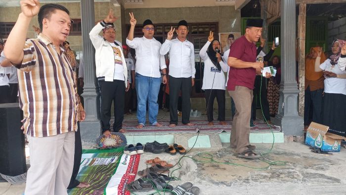 Semangat Kebersamaan Warga Dawarblandong untuk Menangkan Paslon Mubarok di Pilbup Mojokerto Semangat Kebersamaan Warga Dawarblandong untuk Menangkan Paslon Mubarok di Pilbup Mojokerto