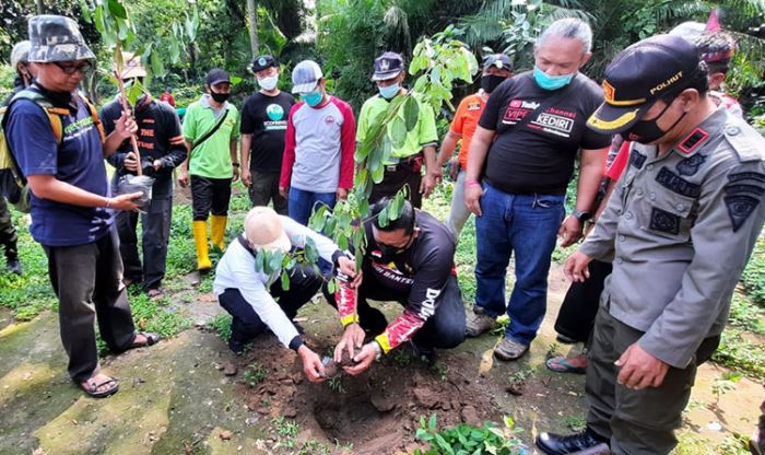 Ketua DPRD Kabupaten Kediri Beri Apresiasi Relawan yang Terlibat Aksi Tanam Pohon di Alas Simpenan