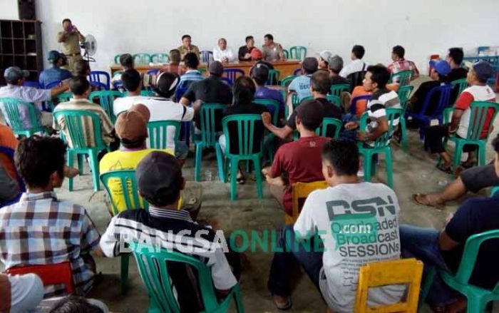 Serobot Jalan Desa, Warga Rejoso Blitar Demo Pendirian Pabrik Gula PT Rejoso Manis Indo