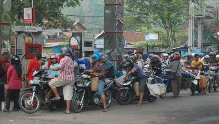 BBM Eceran di Trenggalek Langka Usai Harga Turun BBM Eceran di Trenggalek Langka Usai Harga Turun