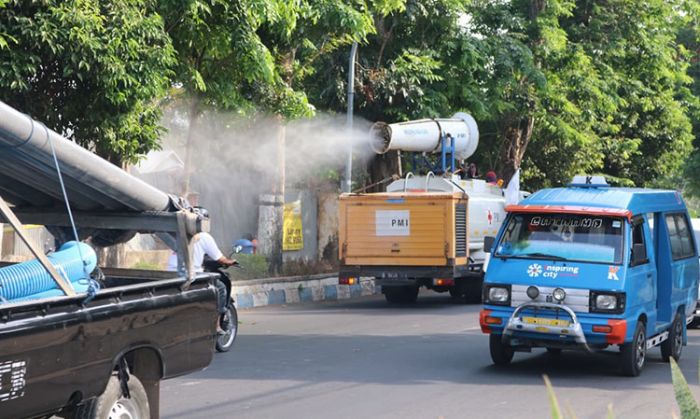 Cegah Covid-19, PMI Kota Pasuruan Perluas Penyemprotan Disinfektan Cegah Covid-19, PMI Kota Pasuruan Perluas Penyemprotan Disinfektan