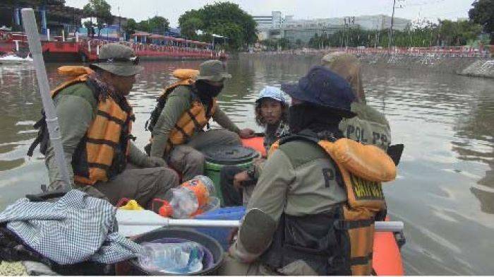 Satpol PP Surabaya Razia 