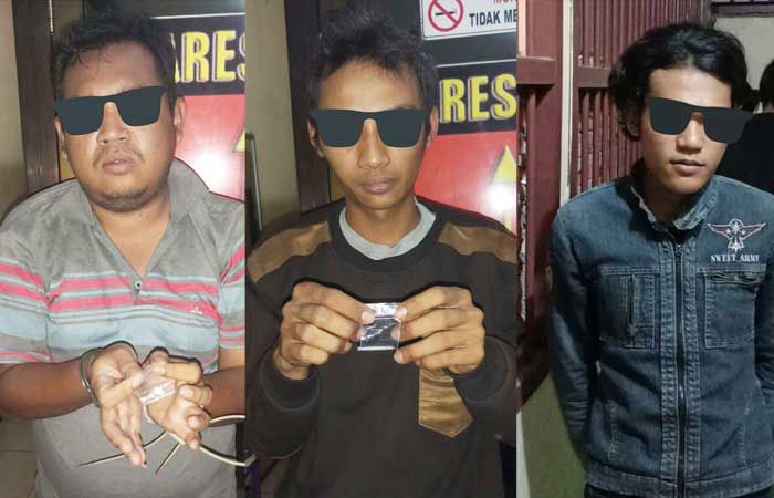 Kompak Transaksi Sabu di Depan Rumah Sakit, Tiga Pengedar Asal Mojokerto Dikecrek Kompak Transaksi Sabu di Depan Rumah Sakit, Tiga Pengedar Asal Mojokerto Dikecrek