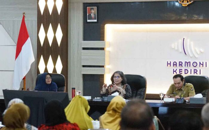 Arahan Pj Wali Kota Kediri di Rapat Koordinasi Bank Sampah Arahan Pj Wali Kota Kediri di Rapat Koordinasi Bank Sampah