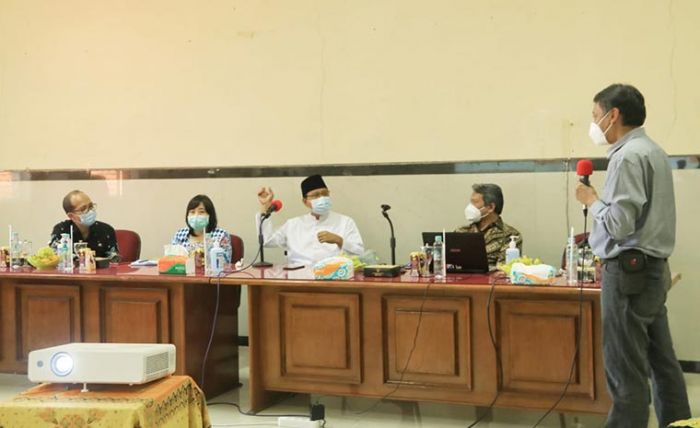 Gus Ipul Hadirkan Dua Akademisi Unair untuk Tingkatkan Kinerja dan Mutu RSUD dr. R. Soedarsono Gus Ipul Hadirkan Dua Akademisi Unair untuk Tingkatkan Kinerja dan Mutu RSUD dr. R. Soedarsono