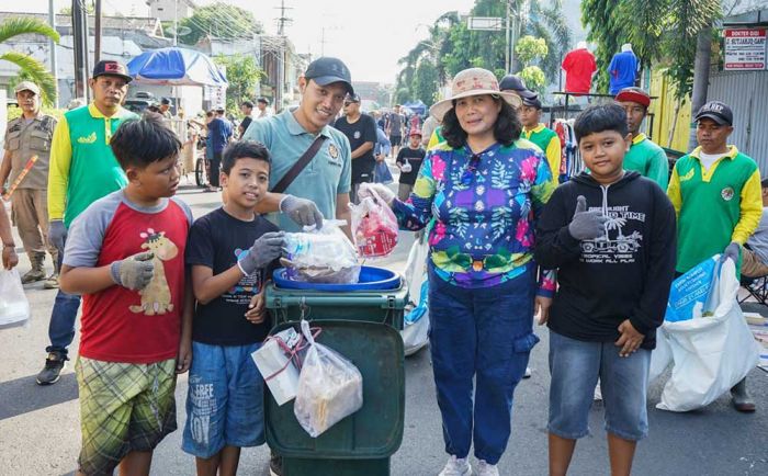 Zanariah Ajak Masyarakat Bertanggung Jawab Terhadap Sampah dan Turut Menjaga Air di Kota Kediri Zanariah Ajak Masyarakat Bertanggung Jawab Terhadap Sampah dan Turut Menjaga Air di Kota Kediri
