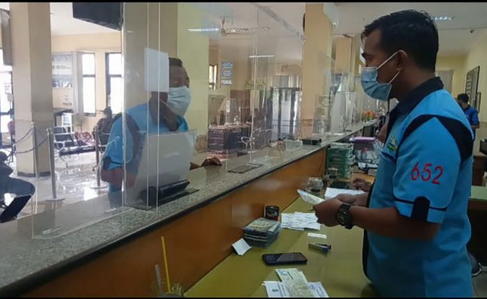 Sampai 9 Desember, Samsat Kraksaan Berikan Diskon Pajak Hingga 20 Persen dan Pemutihan Denda Sampai 9 Desember, Samsat Kraksaan Berikan Diskon Pajak Hingga 20 Persen dan Pemutihan Denda