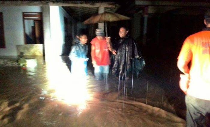 Hujan 12 Jam, Sutojayan Blitar kembali Terendam Banjir Hujan 12 Jam, Sutojayan Blitar kembali Terendam Banjir
