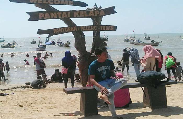 Fasilitas Ditambah, Kunjungan Wisatawan Pantai Kelapa Tuban Meningkat