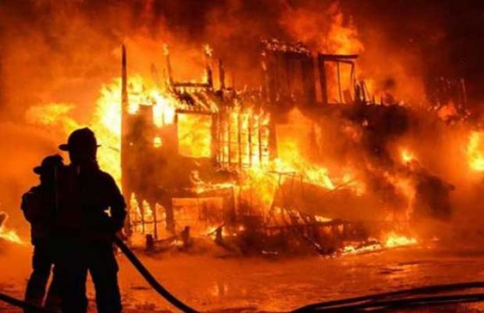 Dua Rumah di Bojonegoro Ludes Dilalap Api dalam Waktu Seminggu, Kerugian Capai Ratusan Juta Dua Rumah di Bojonegoro Ludes Dilalap Api dalam Waktu Seminggu, Kerugian Capai Ratusan Juta