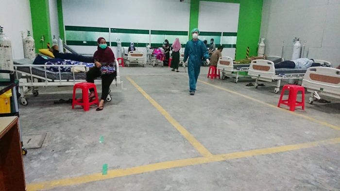 Ruang Isolasi Overload, Hall Parkir RSI Siti Hajar Sidoarjo Dipakai Rawat Pasien COVID-19 Ruang Isolasi Overload, Hall Parkir RSI Siti Hajar Sidoarjo Dipakai Rawat Pasien COVID-19