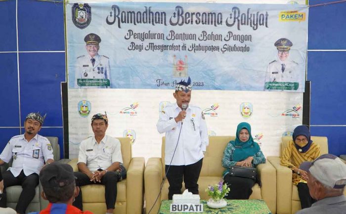 Ramadhan Bersama Rakyat: Masyarakat Sumringah Bantuan Sembako dari Bupati Situbondo