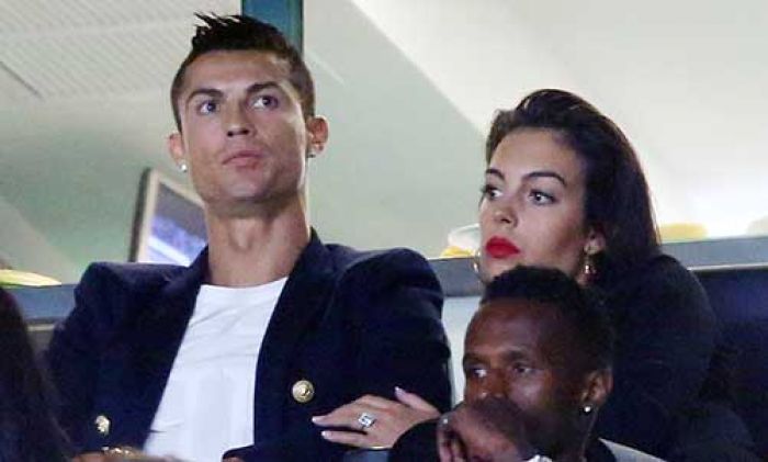 ​Cristiano Ronaldo segera Nikahi Pasangan Kumpul Kebo, Diberi Cincin Senilai Rp 11,5 Miliar