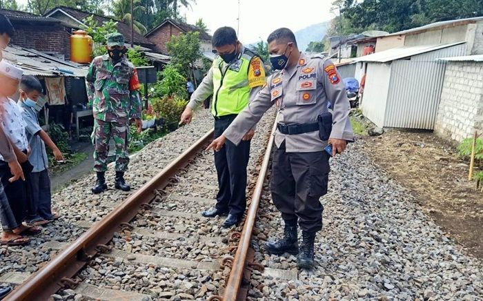 KA Sritanjung Tabrak Pejalan Kaki hingga Tewas di Banyuwangi, Masinis Sempat Bunyikan Klakson KA Sritanjung Tabrak Pejalan Kaki hingga Tewas di Banyuwangi, Masinis Sempat Bunyikan Klakson