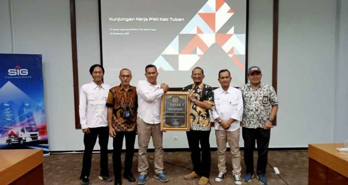 Perkuat Sinergi dan Apresiasi Program Ecopark, PWI Tuban Kunjungi PT Semen Indonesia