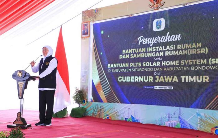 Penantian 48 Tahun, Gubernur Khofifah Resmikan Sambungan Listrik di Dusun Merak Situbondo