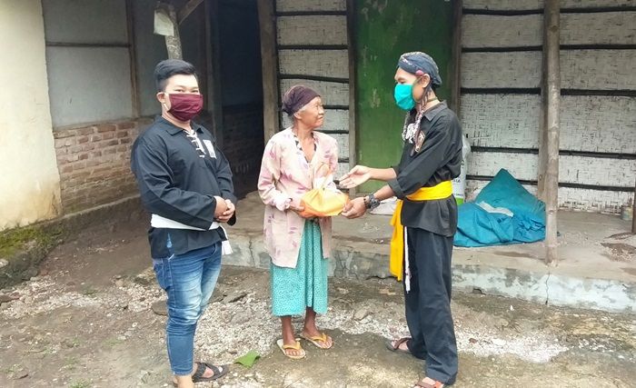 ​Peduli Covid-19, PSHT dan PSHW TM Ponorogo Kompak Bagikan Sembako