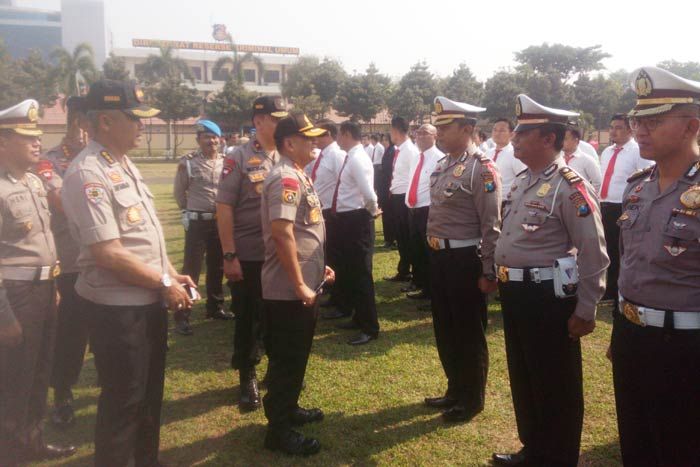 Kaopspus Mabes Polri Pimpin Apel Gelar Pasukan Operasi Mantap Brata Semeru 2018 di Mapolda Kaopspus Mabes Polri Pimpin Apel Gelar Pasukan Operasi Mantap Brata Semeru 2018 di Mapolda