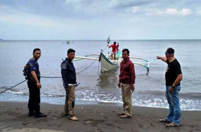 Tangkap Ikan Pakai Peledak, Satpolair Banyuwangi Amankan Sebuah Perahu Nelayan Tangkap Ikan Pakai Peledak, Satpolair Banyuwangi Amankan Sebuah Perahu Nelayan