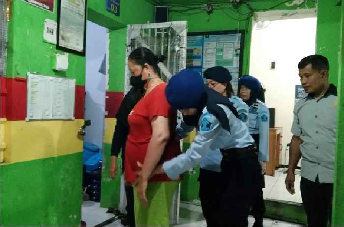 Lapas Ngawi Gelar Razia Gabungan Sasar Kamar Hunian, Ini yang Dadapat Lapas Ngawi Gelar Razia Gabungan Sasar Kamar Hunian, Ini yang Dadapat