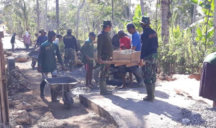 Dievaluasi Tiap Hari, Pembangunan Rabat Jalan Desa Kedungsalam Harus Berkualitas Dievaluasi Tiap Hari, Pembangunan Rabat Jalan Desa Kedungsalam Harus Berkualitas