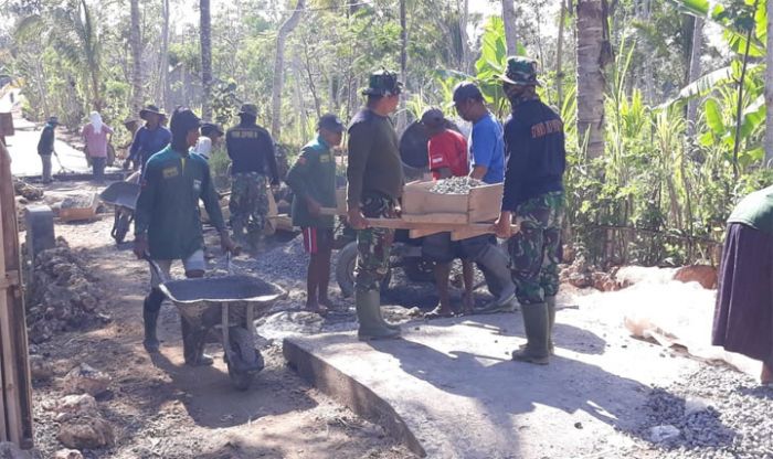 Dievaluasi Tiap Hari, Pembangunan Rabat Jalan Desa Kedungsalam Harus Berkualitas