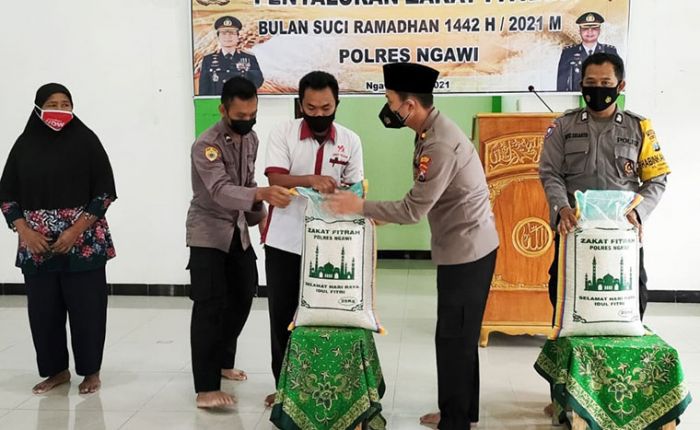 Jajaran Polres Ngawi Awali Penyaluran Zakat dari Anggota dan Bhayangkari Jajaran Polres Ngawi Awali Penyaluran Zakat dari Anggota dan Bhayangkari