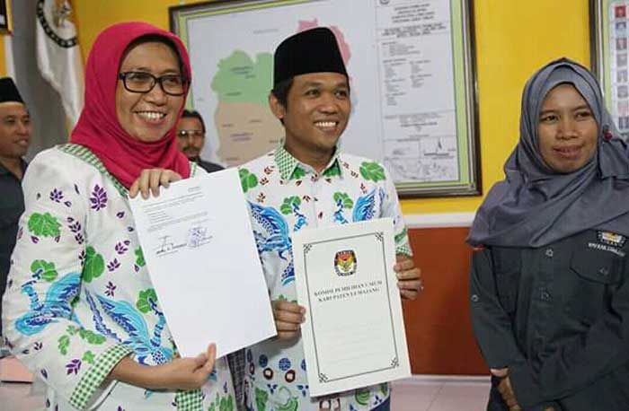 Pilbup Lumajang: Pasangan Thoriqul Haq - Indah Amperawati Langsung Daftar ke KPU di Hari Pertama Pilbup Lumajang: Pasangan Thoriqul Haq - Indah Amperawati Langsung Daftar ke KPU di Hari Pertama