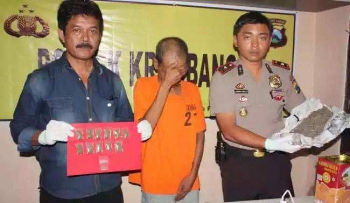 Edarkan Narkoba, Rumah Warga Babatan Surabaya Digerebek Edarkan Narkoba, Rumah Warga Babatan Surabaya Digerebek