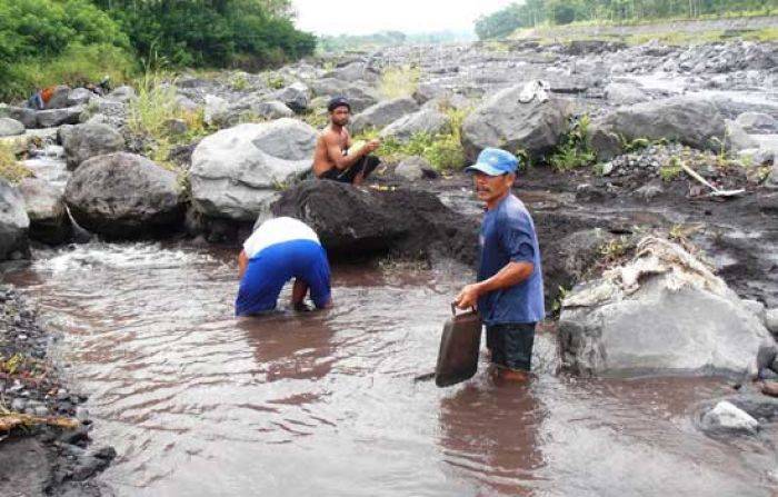 Pemkab Lumajang Dukung Desa Bentuk BUMDes Tambang Pasir Pemkab Lumajang Dukung Desa Bentuk BUMDes Tambang Pasir