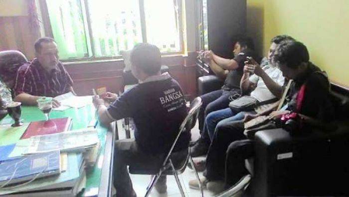 PWI Sampang Laporkan Dugaan Pungli dan Pencemaran Nama Baik oleh Koordinator Camat PWI Sampang Laporkan Dugaan Pungli dan Pencemaran Nama Baik oleh Koordinator Camat