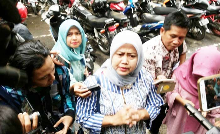 KPK Resmi Tetapkan 19 Tersangka, Pakde Karwo: Pemerintah Tidak dapat Mengintervensi Hukum KPK Resmi Tetapkan 19 Tersangka, Pakde Karwo: Pemerintah Tidak dapat Mengintervensi Hukum