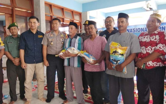HPN 2019, PWI Bersama Polres Lamongan Bantu Nelayan HPN 2019, PWI Bersama Polres Lamongan Bantu Nelayan