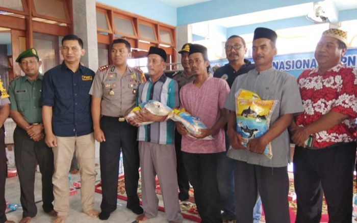 HPN 2019, PWI Bersama Polres Lamongan Bantu Nelayan