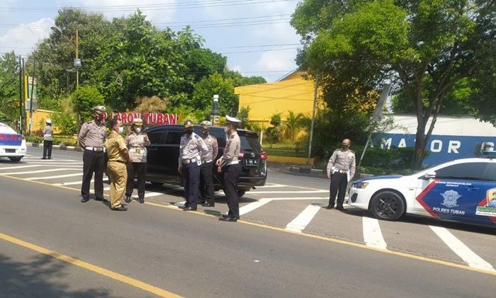 Parkir Sembarangan di Bahu Jalan, Dishub Tuban Bakal Terapkan Sanksi Tegas