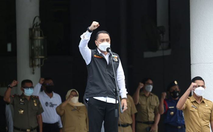 Rangkul Semua Elemen Masyarakat, Wali Kota Eri Totalitas Selamatkan Warga dari Covid-19 Rangkul Semua Elemen Masyarakat, Wali Kota Eri Totalitas Selamatkan Warga dari Covid-19