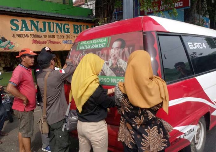 Melanggar Kampanye, Bawaslu Tuban Tertibkan APK di Angkutan Umum