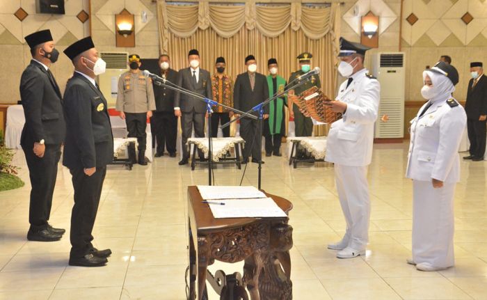Lantik Kades Bungah dan Kades Tumapel Hasil PAW, ini Pesan Bupati Gresik Lantik Kades Bungah dan Kades Tumapel Hasil PAW, ini Pesan Bupati Gresik