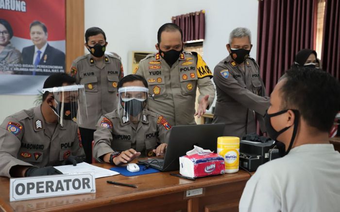 3.700 Pedagang Kaki Lima dan Warung di Kota Kediri Terima Bantuan Rp1,2 Juta 3.700 Pedagang Kaki Lima dan Warung di Kota Kediri Terima Bantuan Rp1,2 Juta