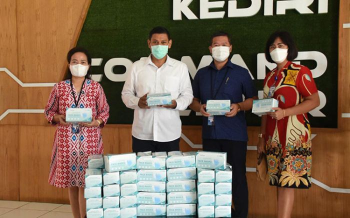Terima Bantuan Ribuan Masker, Wali Kota Kediri: Sangat Bermanfaat Mendisiplinkan Protokol Kesehatan Terima Bantuan Ribuan Masker, Wali Kota Kediri: Sangat Bermanfaat Mendisiplinkan Protokol Kesehatan