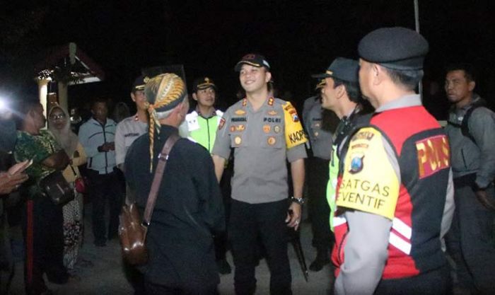 Malam Satu Suro, Kapolres Ngawi Pantau Langsung Kegiatan di Alas Ketonggo Malam Satu Suro, Kapolres Ngawi Pantau Langsung Kegiatan di Alas Ketonggo