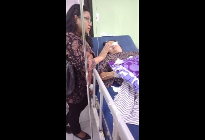 Jenguk Korban Surabaya Membara, Anggota DPRD Jatim Pastikan Bantuan Pemprov Tepat Sasaran Jenguk Korban Surabaya Membara, Anggota DPRD Jatim Pastikan Bantuan Pemprov Tepat Sasaran