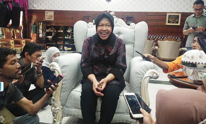 Risma Ajak Warga Lawan Virus Corona Bersama-sama Risma Ajak Warga Lawan Virus Corona Bersama-sama