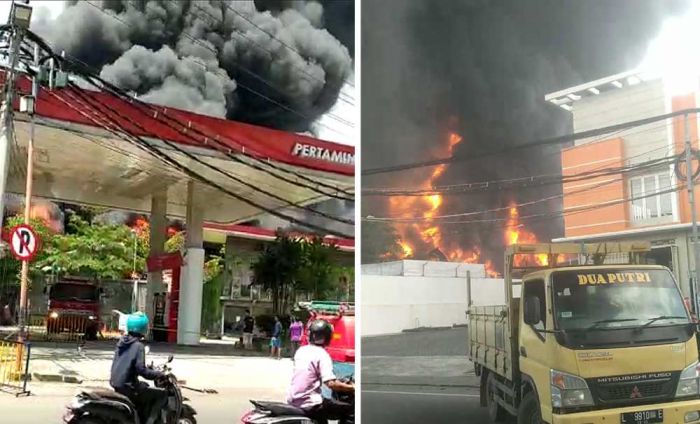 BREAKING NEWS: Kebakaran Hebat Gudang di Margomulyo Surabaya, 7 Unit PMK Diterjunkan