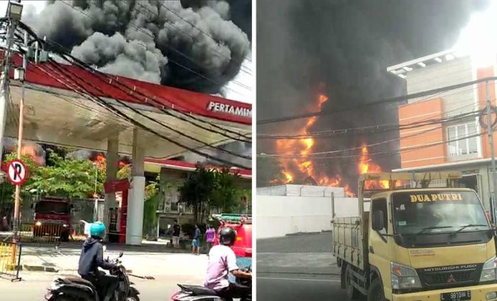 BREAKING NEWS: Kebakaran Hebat Gudang di Margomulyo Surabaya, 7 Unit PMK Diterjunkan BREAKING NEWS: Kebakaran Hebat Gudang di Margomulyo Surabaya, 7 Unit PMK Diterjunkan