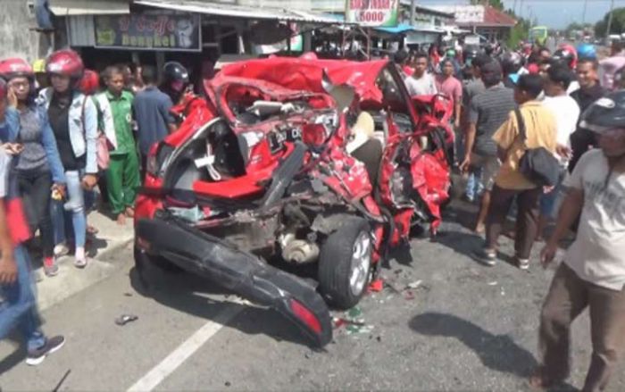 Kecelakaan Beruntun Melibatkan 6 Kendaraan di Sumobito Jombang, 1 Pemotor Tewas