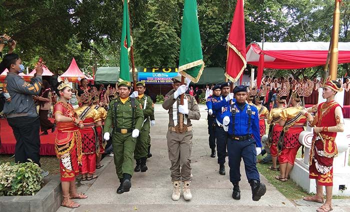 Antusias Masyarakat Nganjuk Sambut Kirab Pataka HUT ke-77 Jatim Antusias Masyarakat Nganjuk Sambut Kirab Pataka HUT ke-77 Jatim